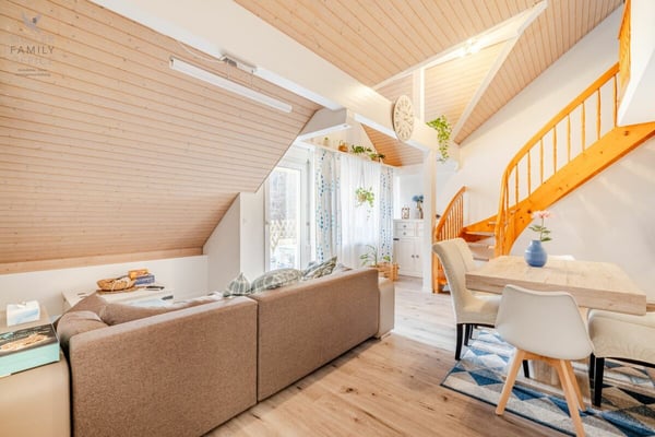 Lichtdurchflutete 1 1/2 Zimmer-Dach-Maisonette-Wohnung mit Nähe zur Natur und bester Infrastruktur 3