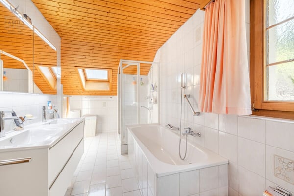 Familienfreundliches  Einfamilienhaus mit  schöner Seesicht 13