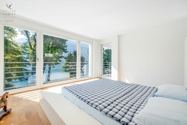 Licht, Luft, See: Exklusive Villa mit Seeanstoss und altem Baumbestand 11