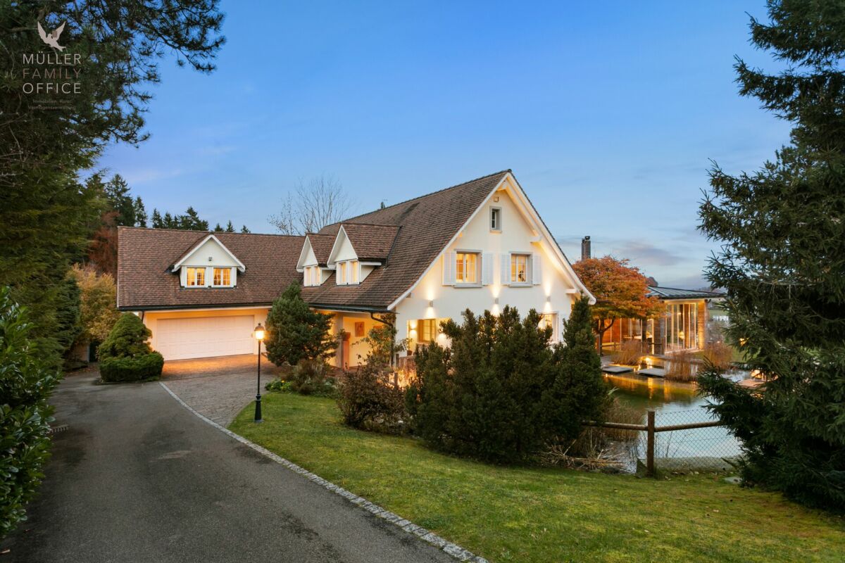Luxuriöse Panorama-Villa mit Aussenpool, Wellnessoase und traumhaftem Weitblick