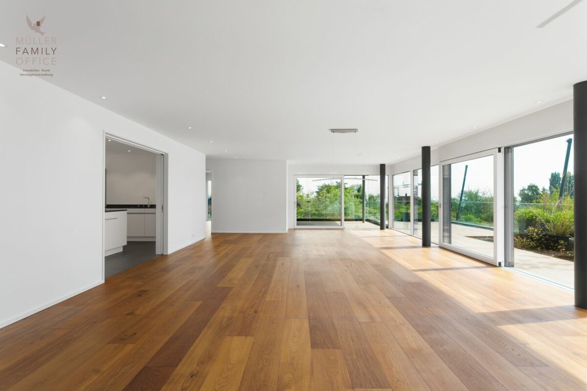 Lichtdurchflutete 5 1/2 Zimmer-Terrassen-Wohnung in sehr gepflegter und ruhiger Wohnanlage