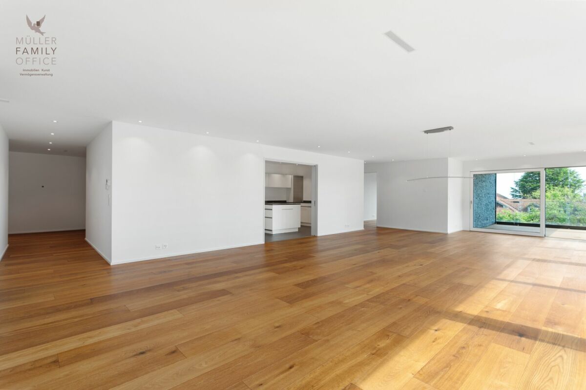 Lichtdurchflutete 5 1/2 Zimmer-Terrassen-Wohnung in sehr gepflegter und ruhiger Wohnanlage