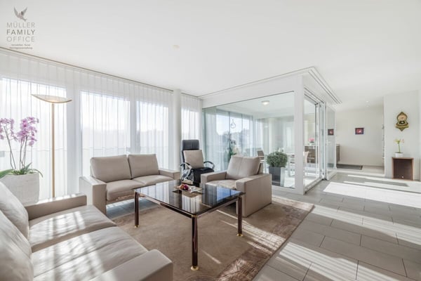 Schöne und sehr gepflegte 4 1/2 Zimmer-Wohnung in der  Überbauung 