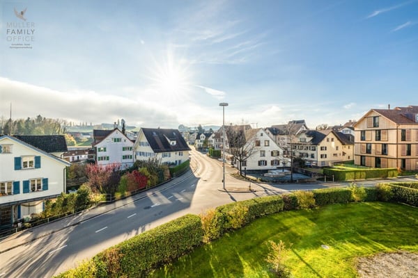 Schöne und sehr gepflegte 4 1/2 Zimmer-Wohnung in der  Überbauung 