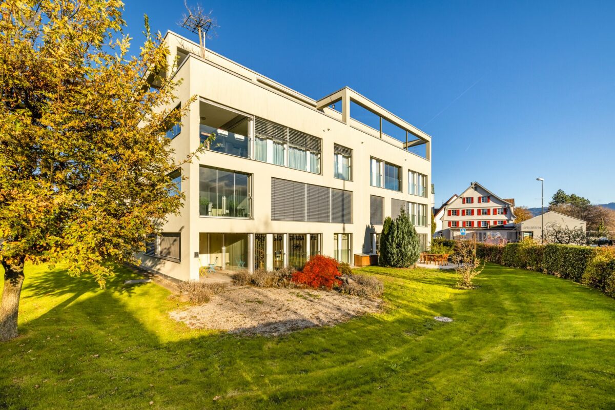 Schöne und sehr gepflegte 4 1/2 Zimmer-Wohnung in der  Überbauung 