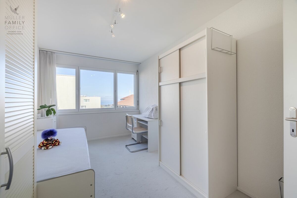 Schöne und sehr gepflegte 4 1/2 Zimmer-Wohnung in der  Überbauung 