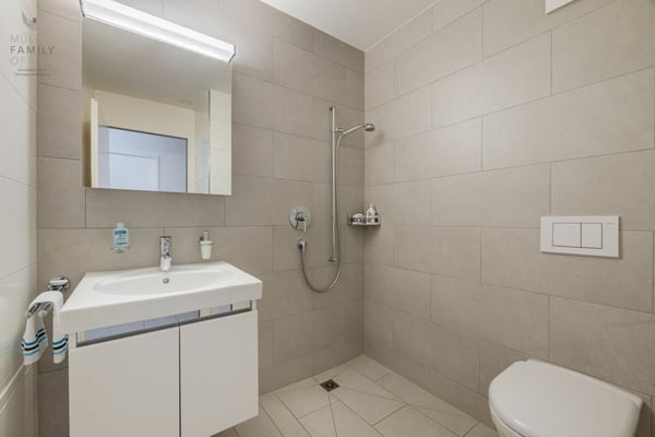 Schöne und sehr gepflegte 4 1/2 Zimmer-Wohnung in der  Überbauung 