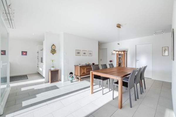 Schöne und sehr gepflegte 4 1/2 Zimmer-Wohnung in der  Überbauung 