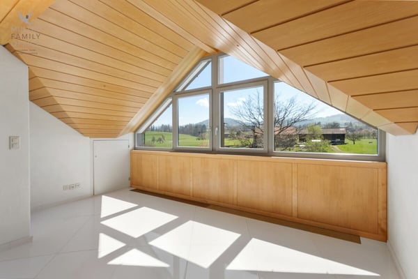Elegantes Einfamilienhaus mit traumhafter Gartenanlage und Poolidylle 13