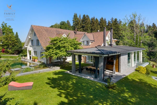 Luxuriöse Panorama-Villa mit Aussenpool, Wellnessoase und traumhaftem Weitblick 7