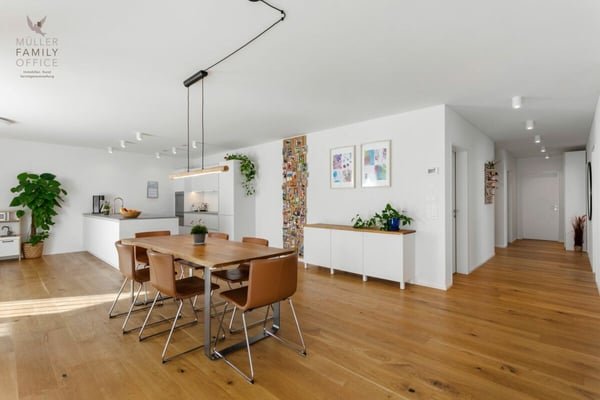 Neuwertige 5 1/2 Zimmer-Minergie-Wohnung mit grossem Balkon und hochwertigem Ausbau