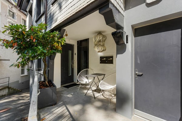 Urbanes Einfamilienhaus mit Atelier nahe Altstadt und Mülenenschlucht 2