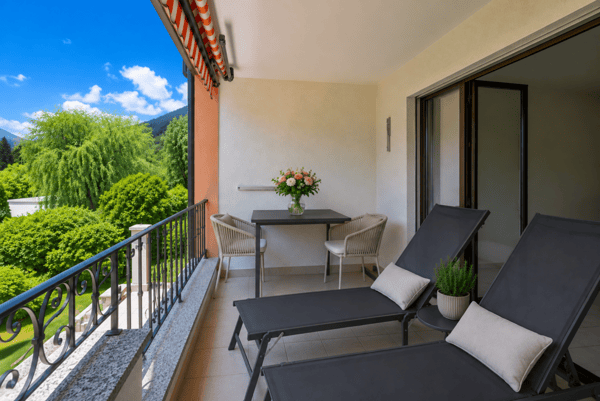 Moderne 2 1/2 Zimmer-Ferienwohnung mit grossem Pool an attraktiver Lage in Ascona 4