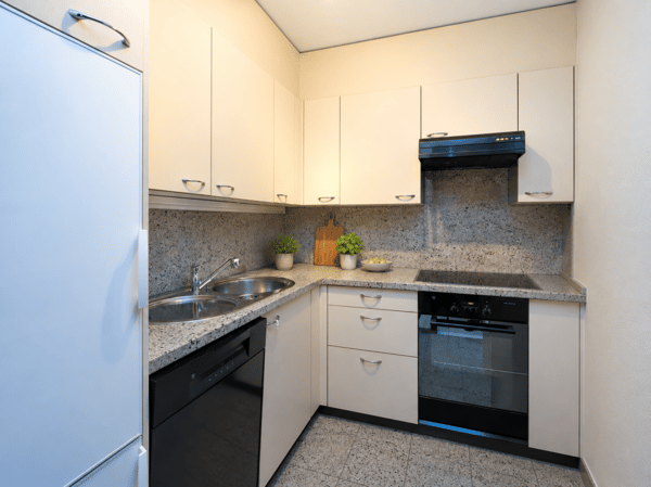 Moderne 2 1/2 Zimmer-Ferienwohnung mit grossem Pool an attraktiver Lage in Ascona 7