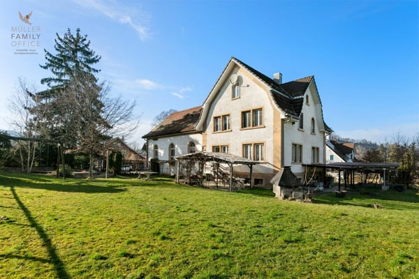 Aussergewöhnliches Einfamilienhaus (ehemaliges Kirchlein) an ruhiger Lage mit viel Entwicklungspotenzial (Mehrgenerationenhaus möglich) 2