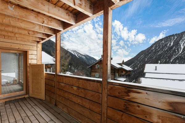 Stilvolles Holzhaus mit alpinem Charme und nachhaltigem Wohn- und Energiekonzept 3