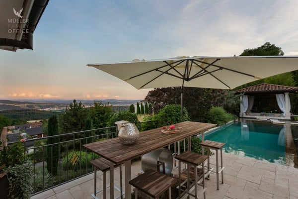 Mediterrane Luxusvilla mit Naturpool und traumhaftem Gartenparadies 9