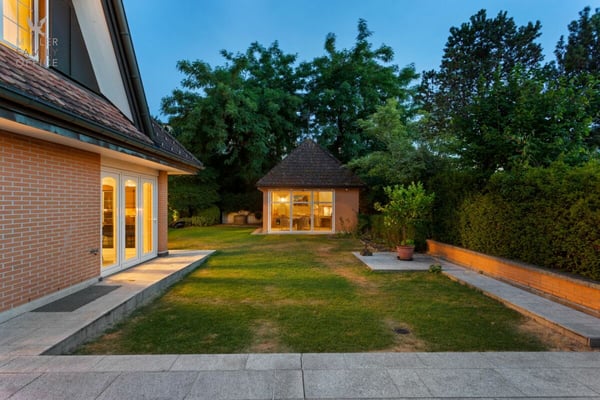 Traumhafte Landhausvilla mit Pool und idyllischer Gartenanlage 10