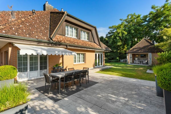Traumhafte Landhausvilla mit Pool und idyllischer Gartenanlage 6