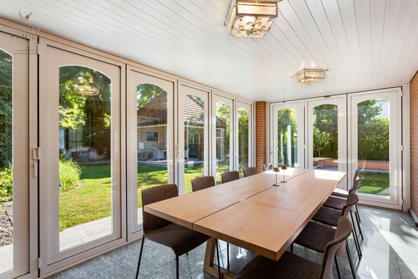 Traumhafte Landhausvilla mit Pool und idyllischer Gartenanlage 11
