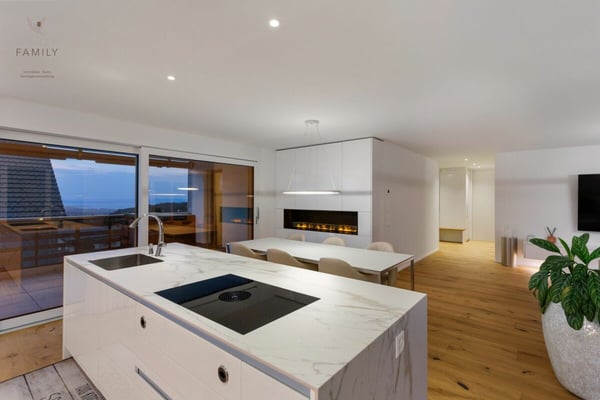 Wohnen wie im Einfamilienhaus - Exklusive 4 1/2 Zimmer-Gartenwohnung mit schöner Seesicht, viel Privatsphäre und hochwertigem Ausbau