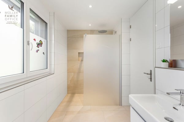 Wohnen wie im Einfamilienhaus - Exklusive 4 1/2 Zimmer-Gartenwohnung mit schöner Seesicht, viel Privatsphäre und hochwertigem Ausbau 14