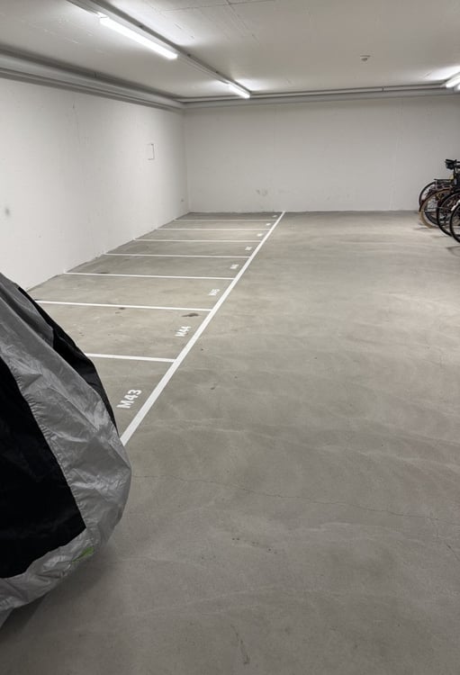Motorradplätze in Einstellhalle zu vermieten 2