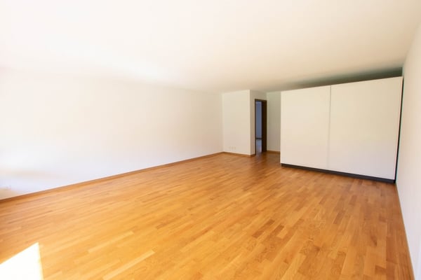 Befristete 1.5-Zimmer-Erdgeschosswohnung mit 2 Sitzplätzen 3