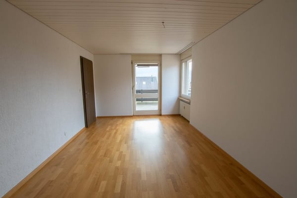 4 1/2-Zimmerwohnung mit zwei Balkonen in Langnau 3