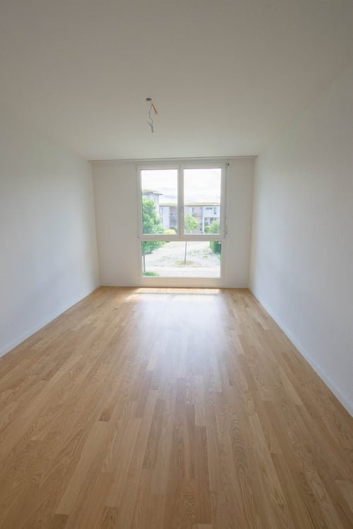 Helle und grosse Wohnung zum Vermieten 4