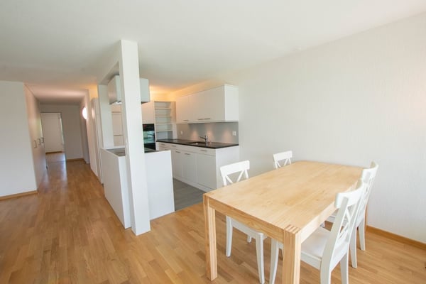 Schöne 2.5-Zimmer-Wohnung in Thun 2