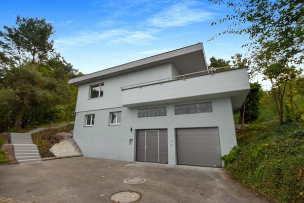 Saniertes 2.5-Zimmer-EFH an ruhiger und zentrumsnaher Lage für Wohnen/Arbeiten unter einem Dach 1