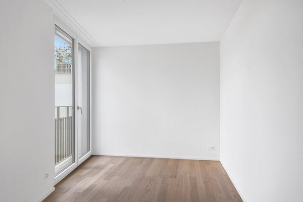 Neuwertige und sehr helle 3.5-Zimmerwohnung mit Tiefgaragen- und Motorradparkplatz 7