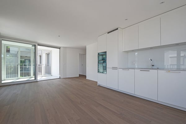 Neuwertige und sehr helle 3.5-Zimmerwohnung mit Tiefgaragen- und Motorradparkplatz 3