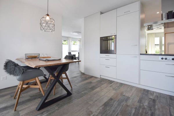 Moderne 2.5-Zimmerwohnung mit grossem Garten und Aussenparkplatz 7