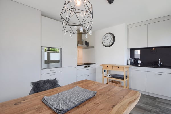 Moderne 2.5-Zimmerwohnung mit grossem Garten und Aussenparkplatz 5
