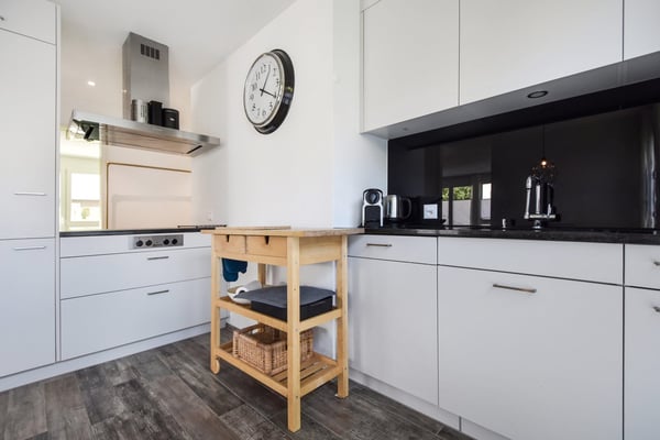 Moderne 2.5-Zimmerwohnung mit grossem Garten und Aussenparkplatz 6