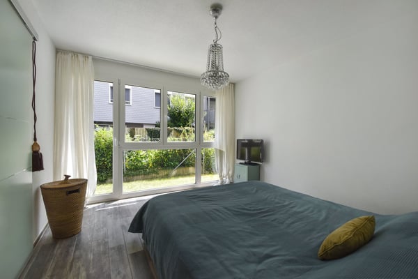Moderne 2.5-Zimmerwohnung mit grossem Garten und Aussenparkplatz 8