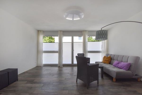 Moderne 2.5-Zimmerwohnung mit grossem Garten und Aussenparkplatz 3