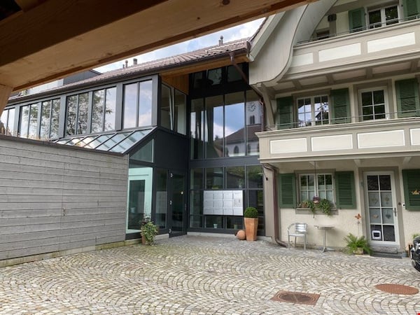 Charmante 2.5-Zimmer-Dachwohnung mit Balkon in Grosshöchstetten 2