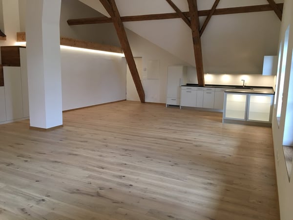 Charmante 2.5-Zimmer-Dachwohnung mit Balkon in Grosshöchstetten 4