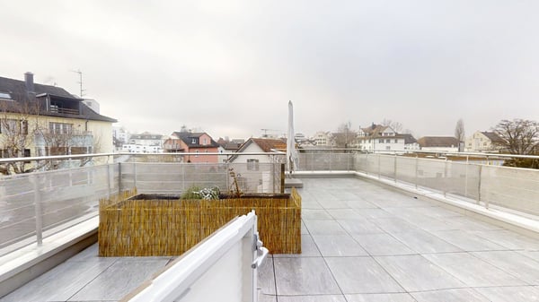 Einzigartig: Sanierte Altbau-Maisonette-Wohnung mit grosser Terrasse. 2