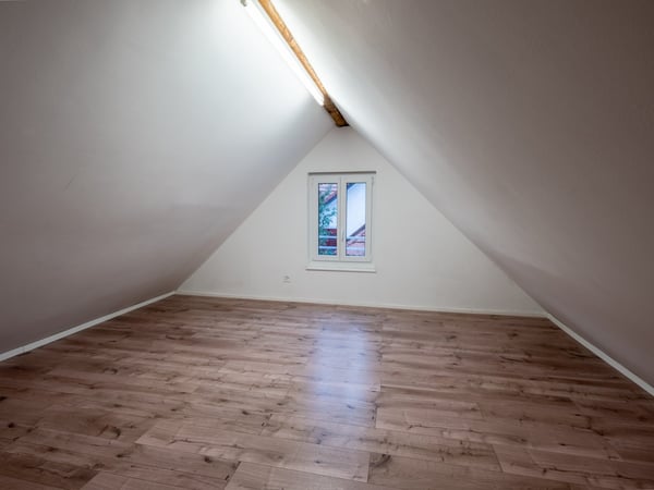 Einzigartig: Sanierte Altbau-Maisonette-Wohnung mit grosser Terrasse. 11