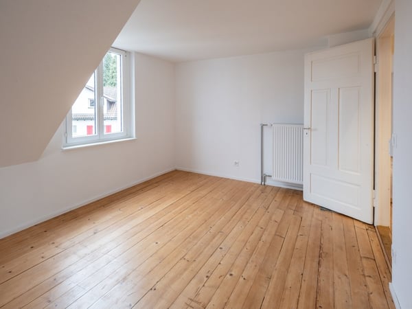 Einzigartig: Sanierte Altbau-Maisonette-Wohnung mit grosser Terrasse. 5