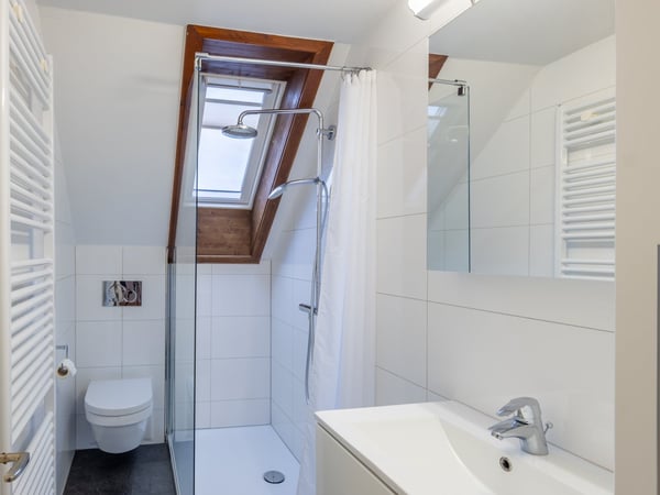 Einzigartig: Sanierte Altbau-Maisonette-Wohnung mit grosser Terrasse. 16