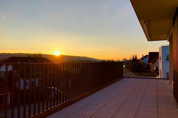 Moderne, Licht durchflutete und ruhige 1.5-Zimmer-Attikawohnung mit grosser Terrasse 11