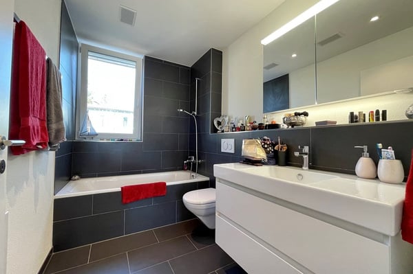 Moderne, Licht durchflutete und ruhige 1.5-Zimmer-Attikawohnung mit grosser Terrasse 8