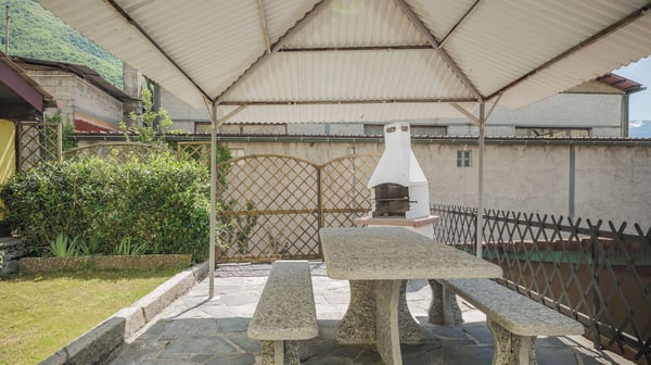 Condominio con 5 appartamenti e bella vista a Claro 7