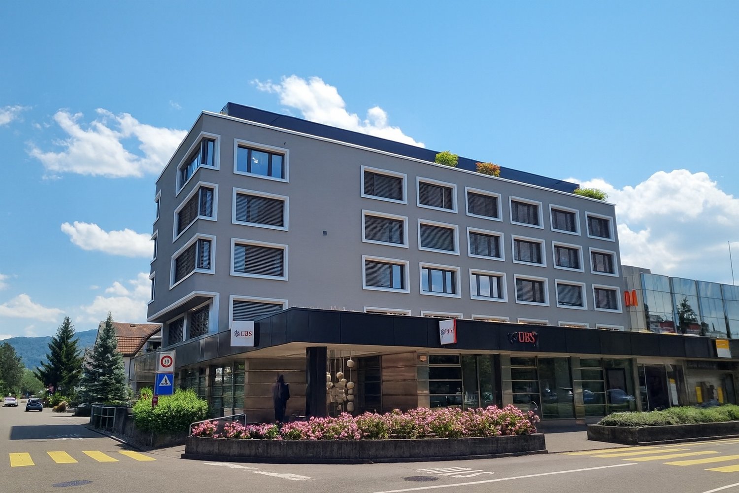 Commercial building, UBS Bank, 5 floors, windows, garden, entrance