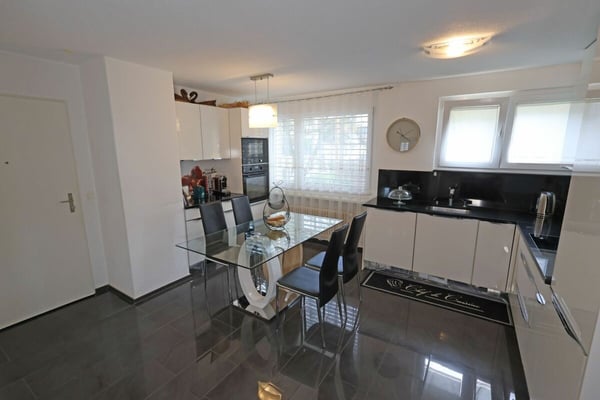 Gut unterhaltene, 3.5 Zimmer Gartenwohnung mit Charme 3